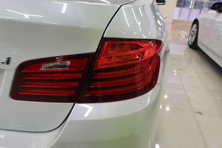 宝马5系 2014款 525Li 豪华设计套装车身外观9