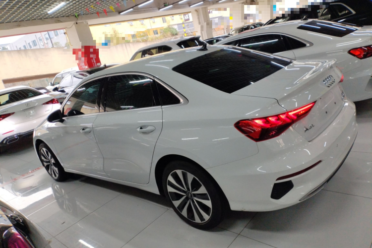 奥迪A3 2023款 改款 A3L Limousine 35 TFSI 进取致雅型车身外观4