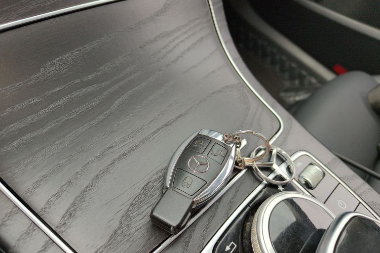 奔驰C级 2017款 改款 C 180 L 时尚型运动版中控内饰11