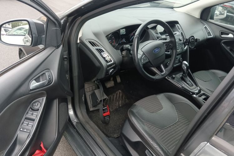 福特 福克斯 2015款 三厢 1.6L 自动风尚型中控内饰7003