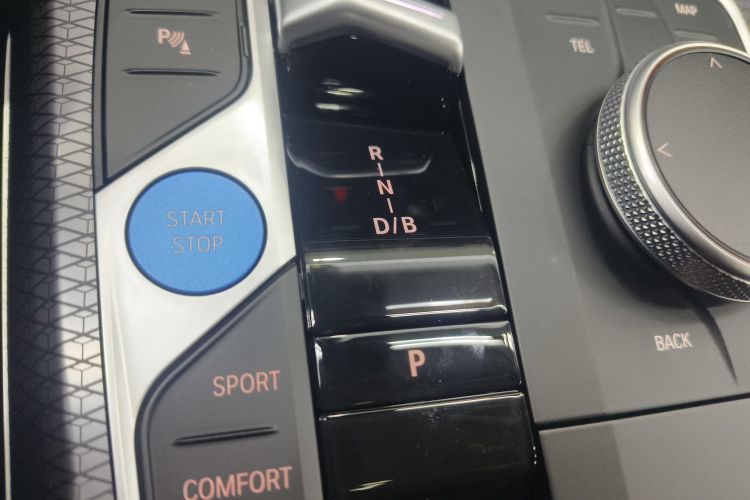 宝马i3 2025款 eDrive 40 L 曜夜套装中控内饰18