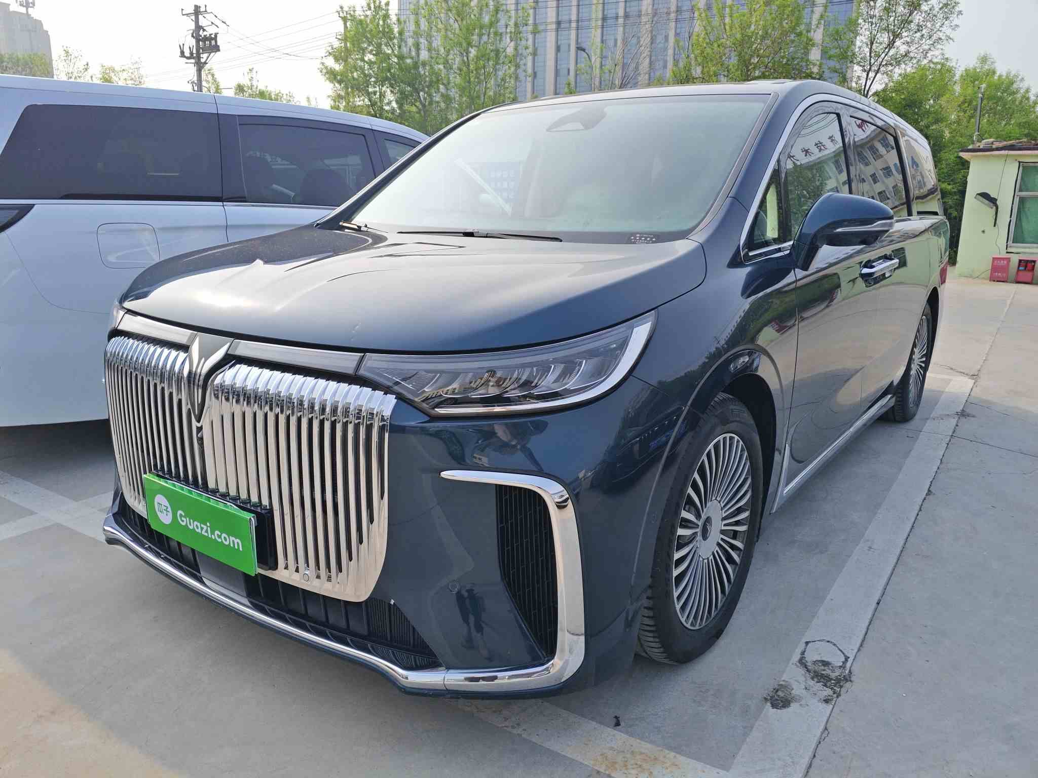 岚图汽车 岚图梦想家 2025款 PHEV 四驱旗舰鲲鹏版(2)