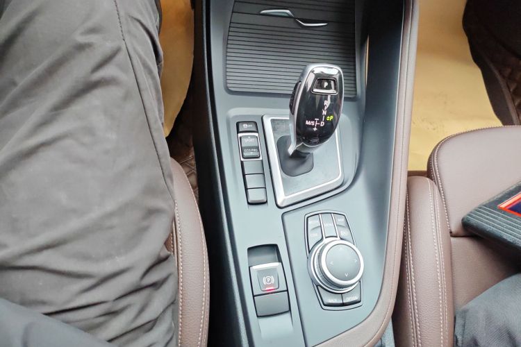 宝马X1 2021款 改款 sDrive25Li 领先型中控内饰18