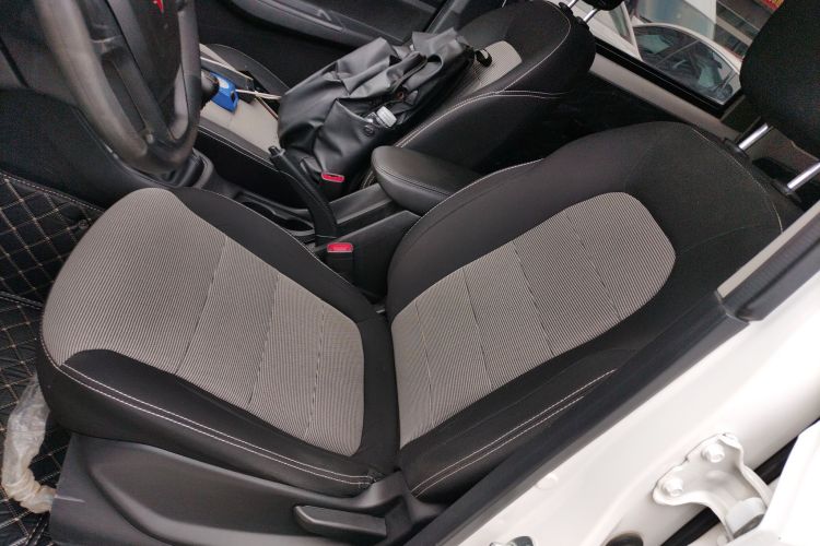 五菱汽车 五菱宏光 2021款 1.5L改款 S基本型 液压助力LAR中控内饰19