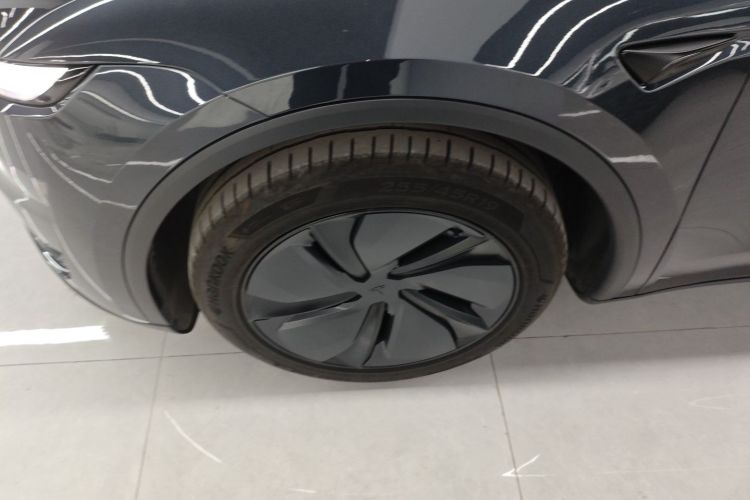 特斯拉 Model Y 2025款 长续航全轮驱动 首发版车身外观6004