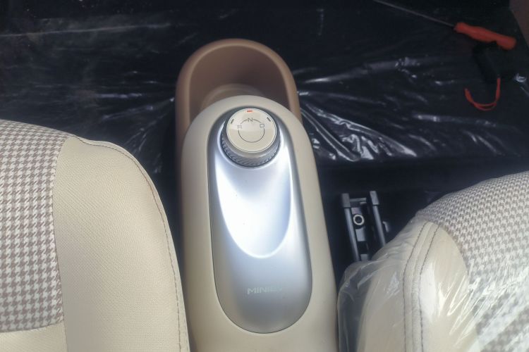 五菱汽车 宏光MINIEV 2025款 四门版 进阶款中控内饰18