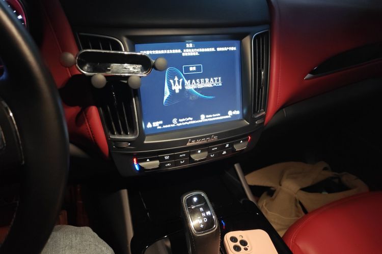 玛莎拉蒂 Levante 2019款 3.0T 标准版 国VI中控内饰16