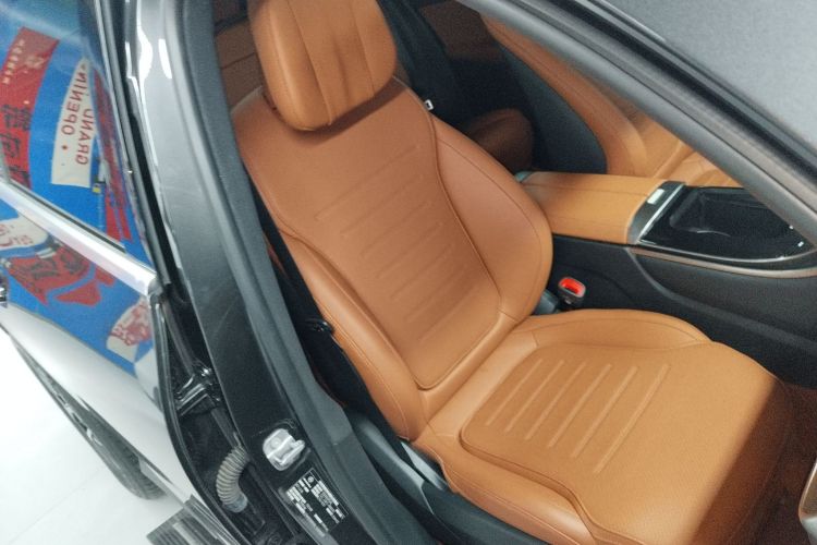 奔驰GLC 2024款 GLC 260 L 4MATIC 动感型 5座局部细节41