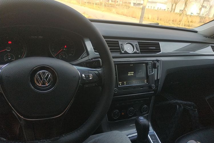 大众 帕萨特 2017款 330TSI DSG尊荣版中控内饰12