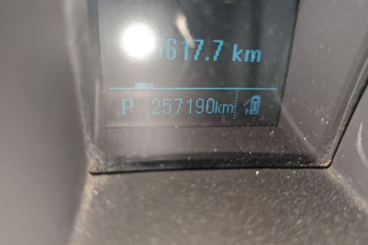 别克GL8 2014款 3.0L GT豪华商务豪雅版中控内饰15