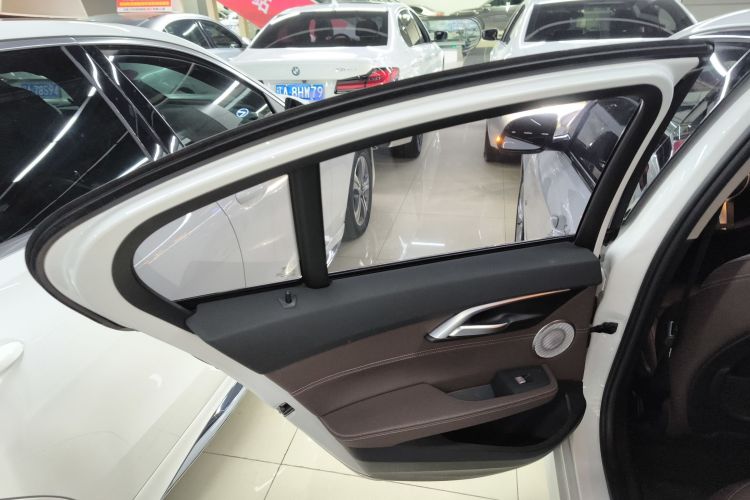 宝马1系 2021款 120i M运动曜夜版中控内饰49