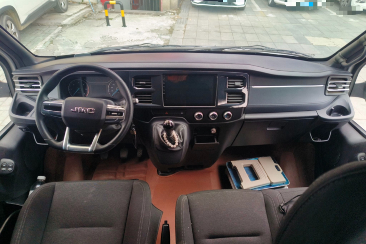 江铃福顺 2023款 2.0T 手动短轴中顶商运型多功能乘用车5座中控内饰12