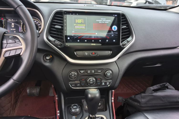 Jeep 自由光 2017款 2.4L 专业版中控内饰16