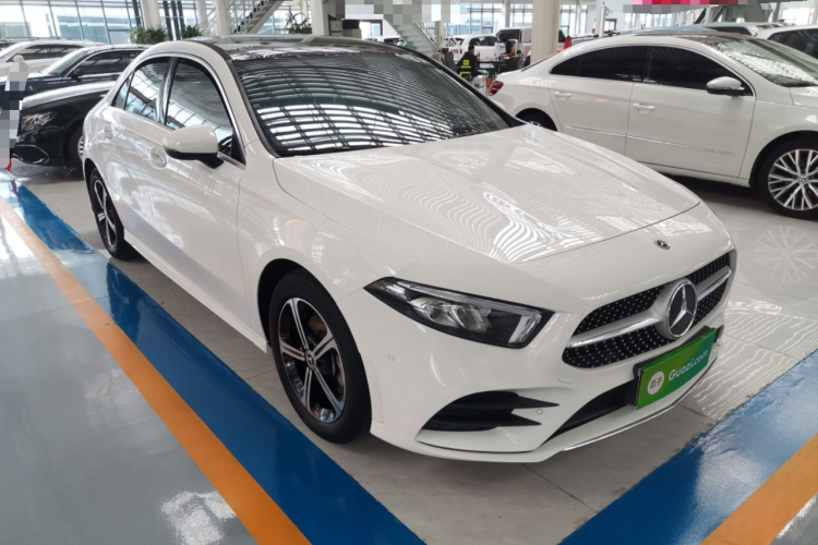 奔驰A级 2022款 改款三 A 200 L 运动轿车时尚型车身外观3