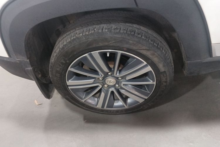 长安CS35PLUS 2020款 1.4T DCT悦联蓝鲸版车身外观6008