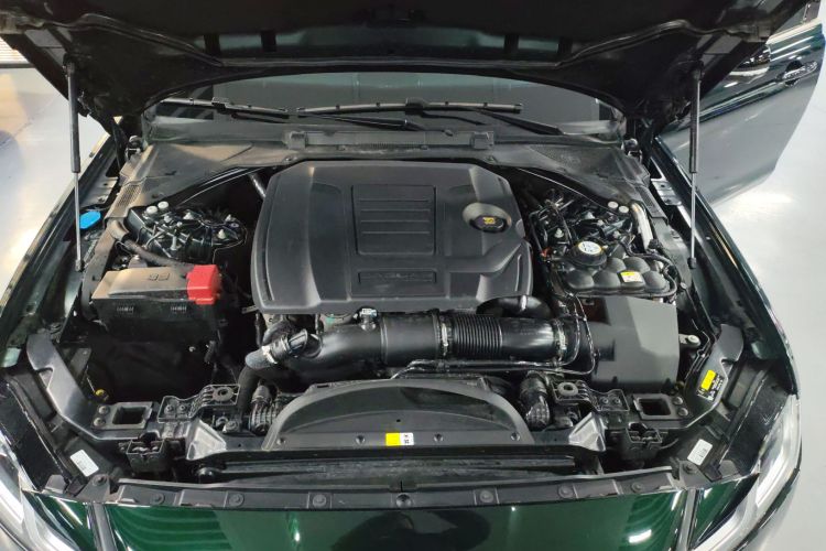 捷豹XFL 2023款 XFL 2.0T P250 两驱精英运动鎏金版机舱底盘24