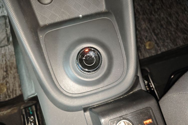 五菱汽车 五菱宏光新能源 2025款 增程式混动 50KM 舒适型局部细节18