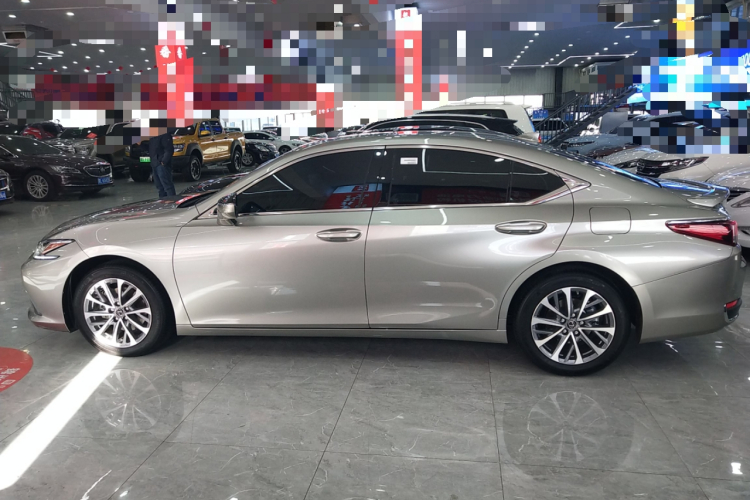 雷克萨斯ES 2022款 300h 卓越版车身外观4