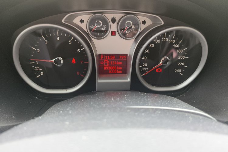 福特 福克斯 2013款 两厢经典 1.8L 自动基本型中控内饰15