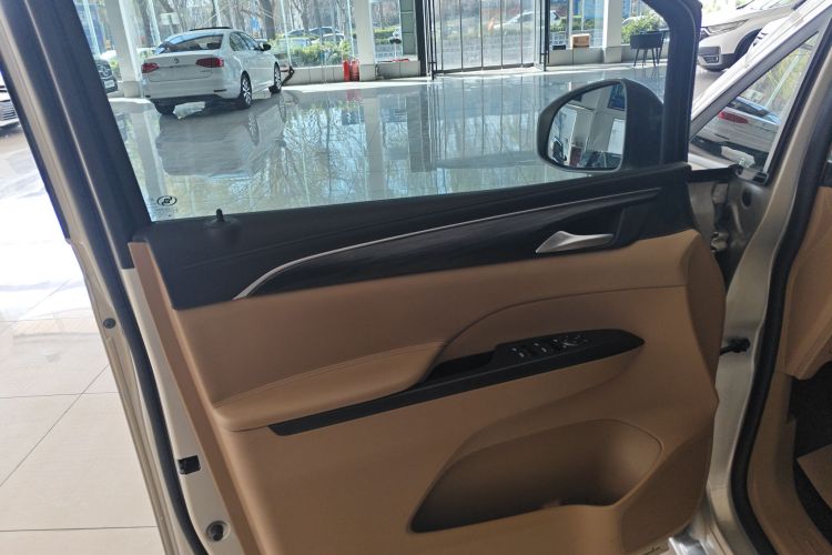 别克GL8 2020款 ES陆尊 653T 尊享型中控内饰47