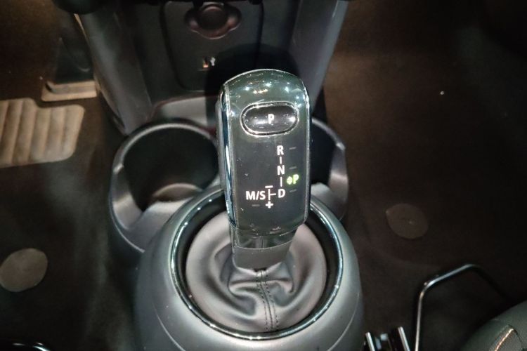 MINI 2022款 1.5T ONE中控内饰18