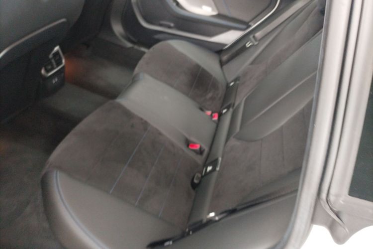 宝马2系 2025款 225L M运动曜夜套装中控内饰7002