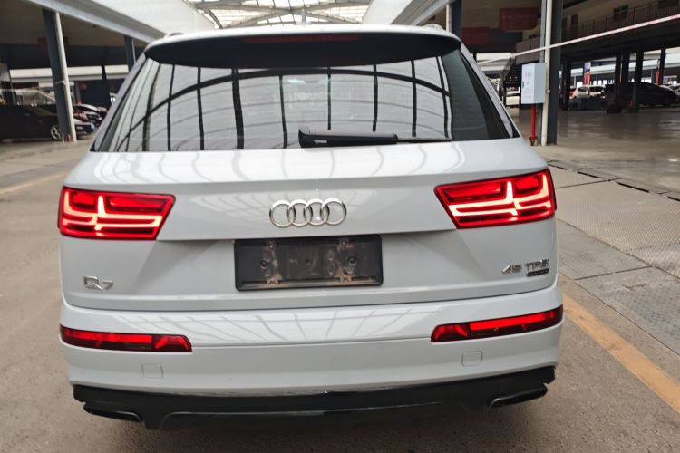 奥迪Q7 2016款 45 TFSI 技术型车身外观6