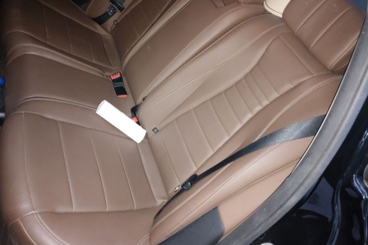 奔驰E级 2017款 E 300 L 运动豪华型中控内饰7004