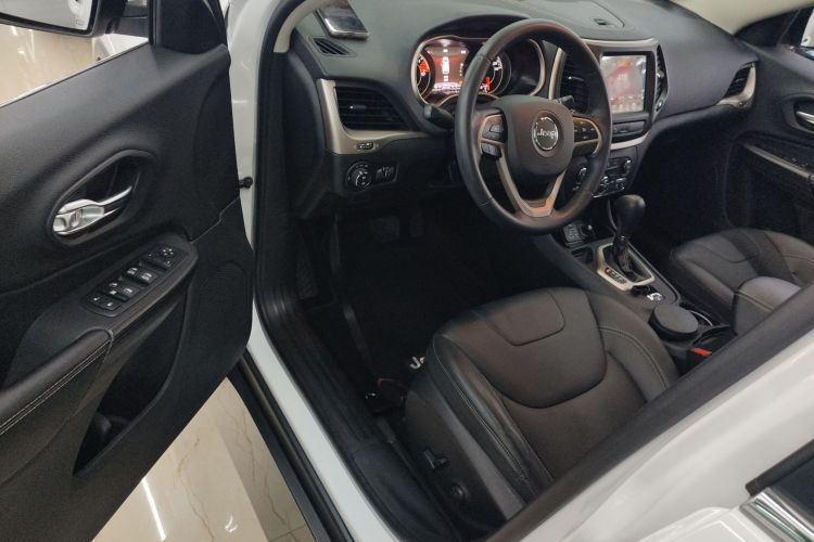 Jeep 自由光 2017款 2.0L 优越版中控内饰20