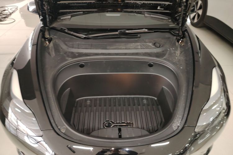 特斯拉 Model 3 2022款 后轮驱动版机舱底盘24