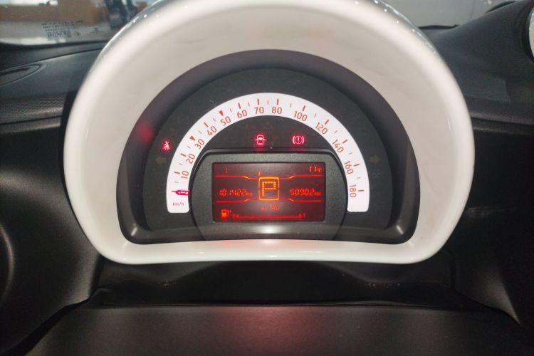 smart forfour 2018款 1.0L 52千瓦灵动版中控内饰14