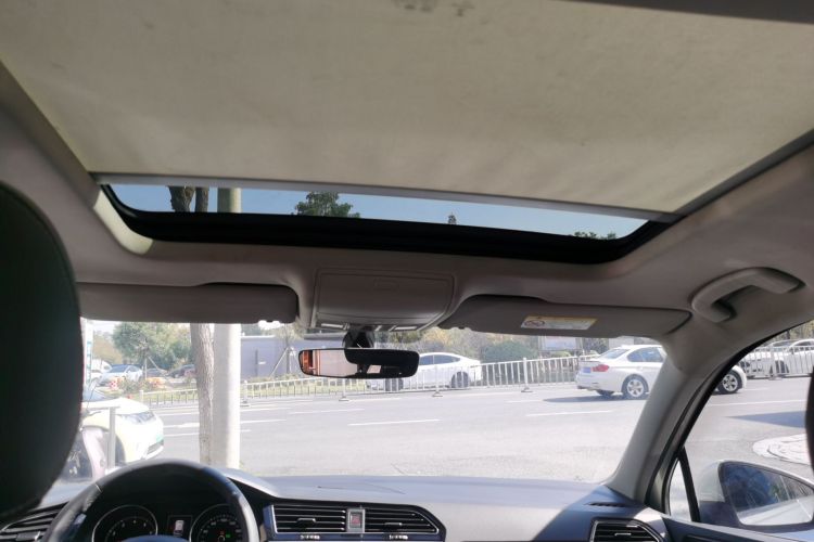 大众 途观L 2017款 330TSI 自动两驱旗舰版中控内饰22