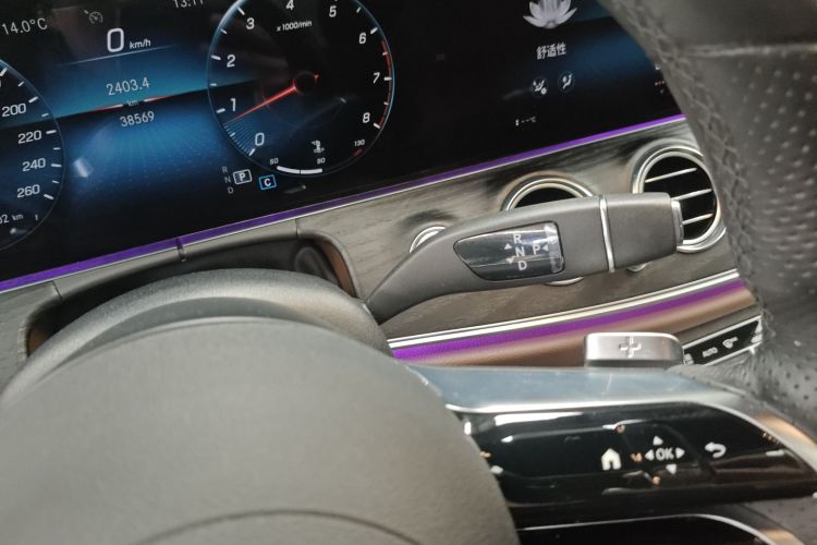 奔驰E级 2021款 改款 E 300 L 运动时尚型中控内饰18