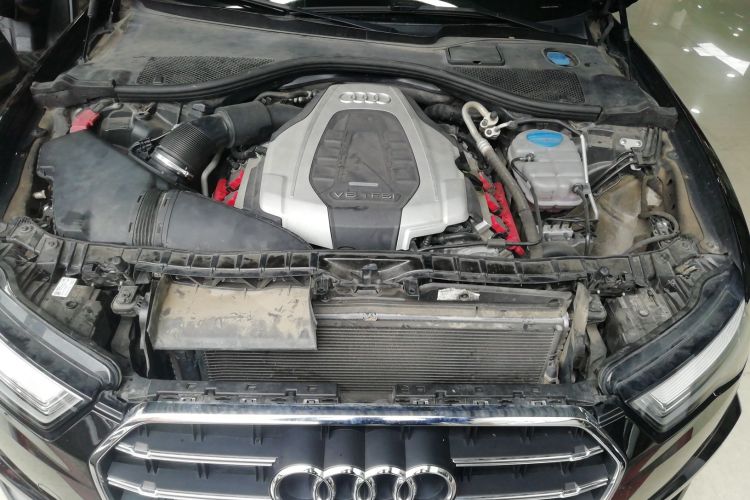 奥迪A6L 2018款 30周年年型 45 TFSI quattro 运动型机舱底盘24