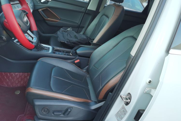 奥迪Q3 2019款 35 TFSI 时尚致雅型中控内饰19