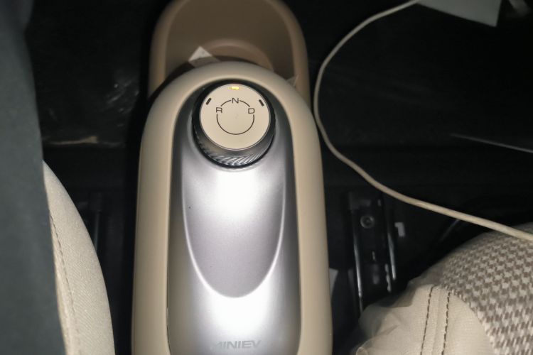 五菱汽车 宏光MINIEV 2025款 四门版 进阶款中控内饰18