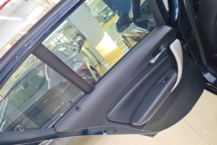 宝马1系(进口) 2013款 改款 116i 都市型中控内饰7008