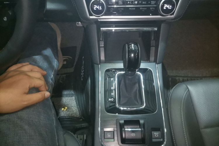 斯巴鲁 力狮 2020款 2.5i 全驱荣耀版 EyeSight中控内饰18