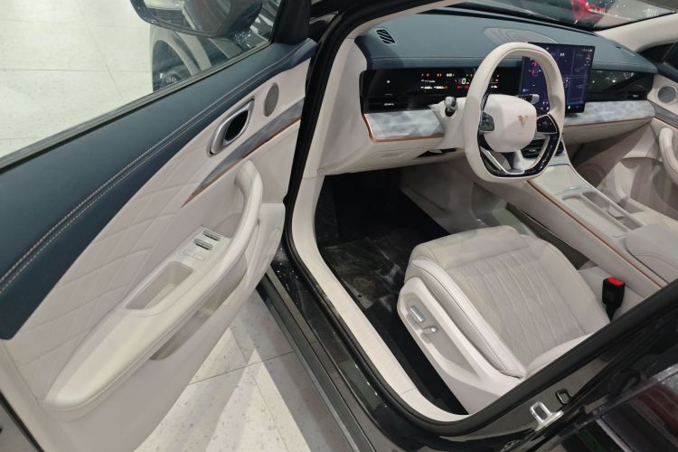 哪吒汽车 哪吒L 2024款 增程 310 闪充版中控内饰7003