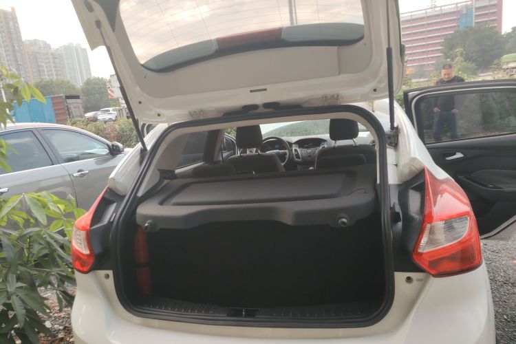 福特 福克斯 2012款 两厢 1.6L 自动舒适型机舱底盘23