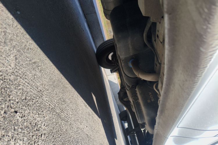 江铃福顺 2023款 2.0T 手动短轴低顶商运型多功能乘用车6座 双开尾门局部细节9004