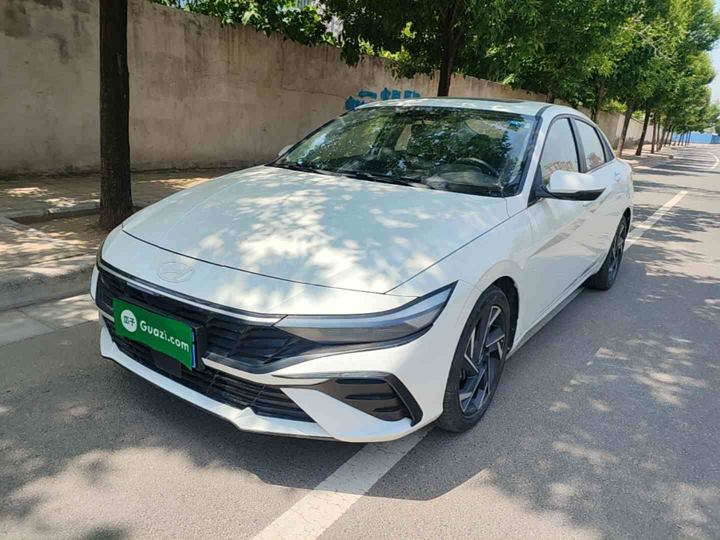 现代 伊兰特 2023款 1.5L CVT LUX尊贵版(2)