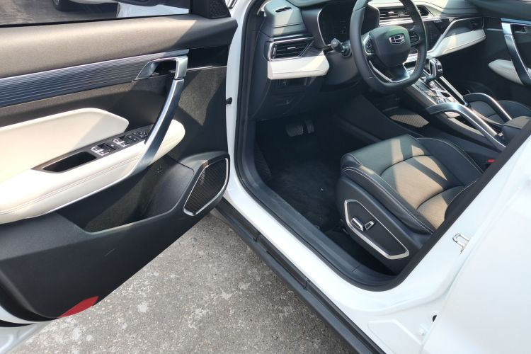 吉利汽车 2022款 博越X 1.8TD DCT智慧型中控内饰7003