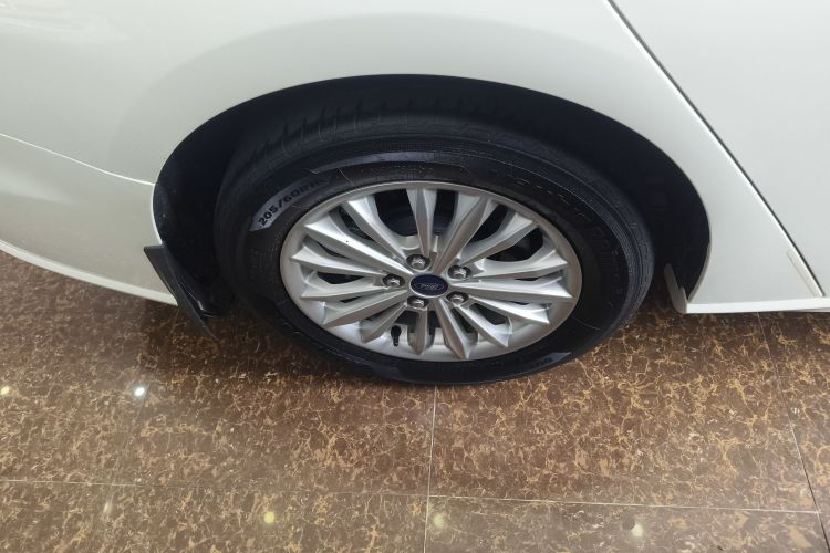 福特 福克斯 2020款 三厢 EcoBoost 180 自动锋潮型车身外观56