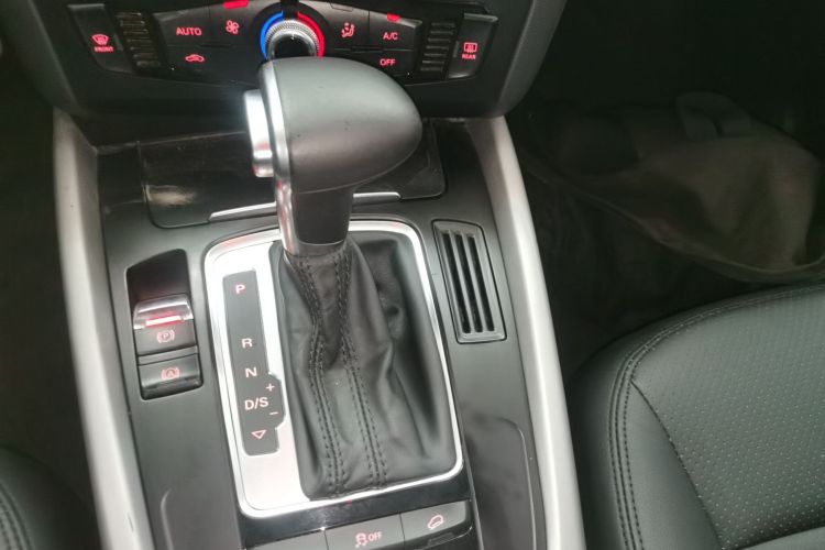 奥迪Q5 2016款 40 TFSI 进取型中控内饰18