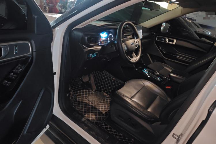 福特 探险者 2020款 EcoBoost 285 四驱风尚版 6座中控内饰7003