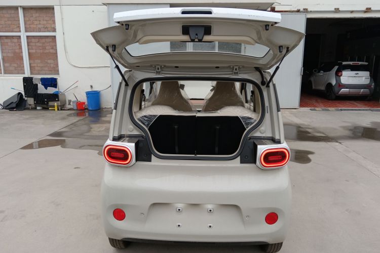 五菱汽车 宏光MINIEV 2024款 第三代 215km 青春版机舱底盘23