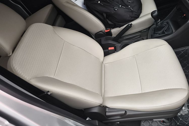 五菱汽车 五菱宏光V 2022款 1.5L劲取版电动助力LAR局部细节41