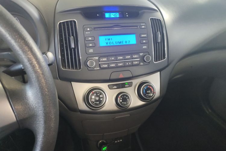 现代 悦动 2015款 1.6L 手动舒适型局部细节16