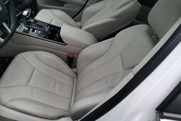 红旗H5 2018款 30TD 智联灵动版中控内饰19